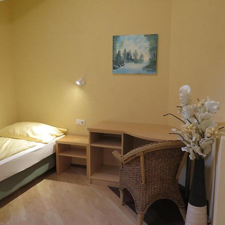 Rosenhotel - Serviced Apartments Zwentendorf ภายนอก รูปภาพ