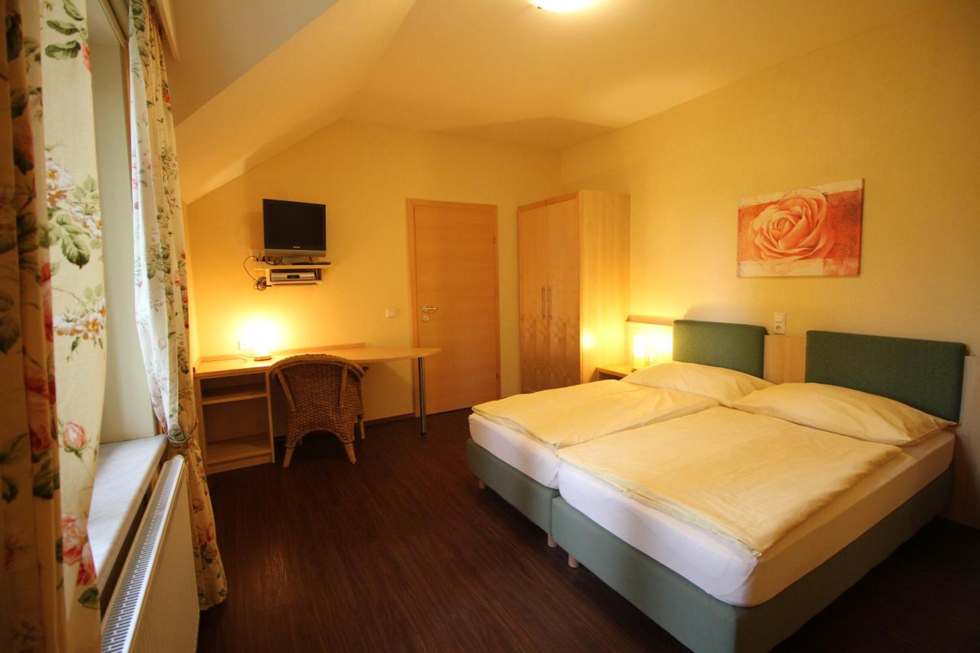 Rosenhotel - Serviced Apartments Zwentendorf ภายนอก รูปภาพ