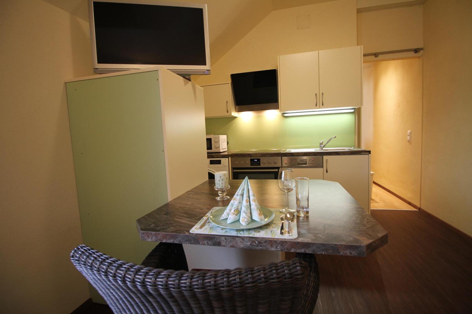 Rosenhotel - Serviced Apartments Zwentendorf ภายนอก รูปภาพ