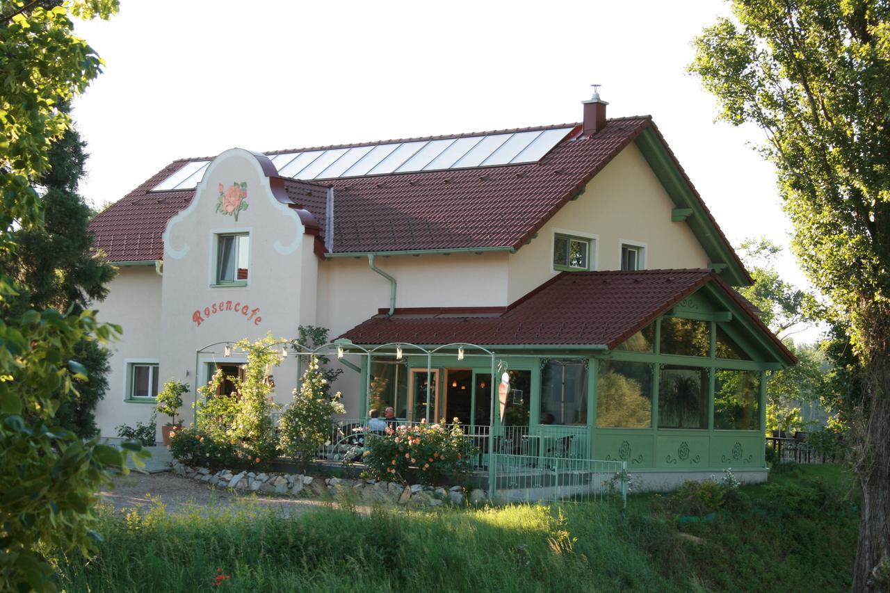 Rosenhotel - Serviced Apartments Zwentendorf ภายนอก รูปภาพ